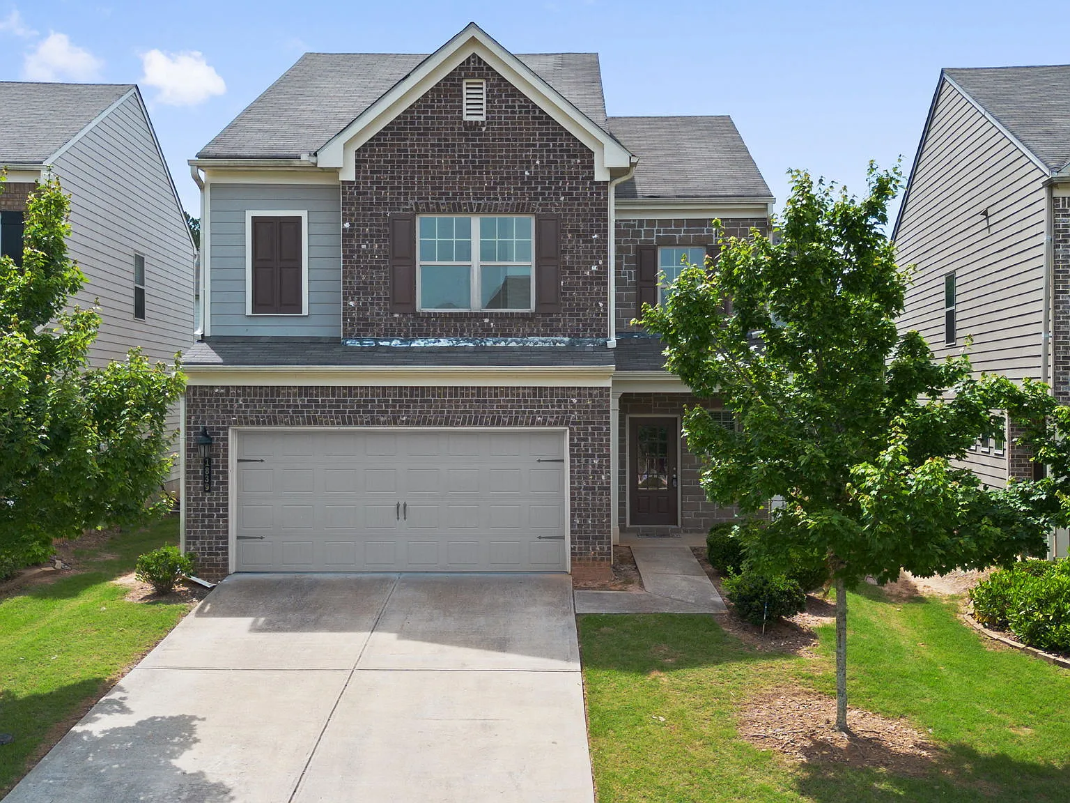 4 bed, 2.5 bath, 2306 sqft, $2,400 — Photo 2
