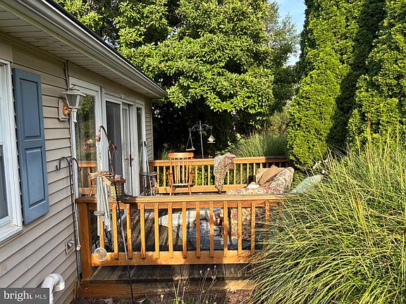 3rd image of 110 Lynette Cir