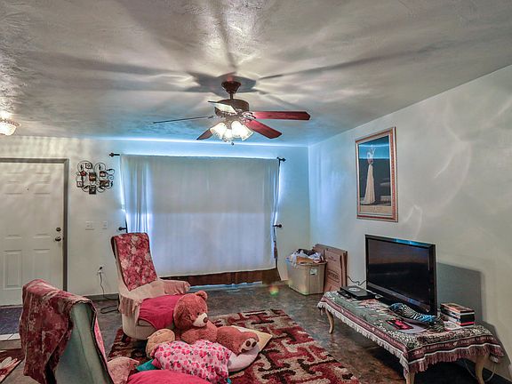 3rd image of 717 Ellen St