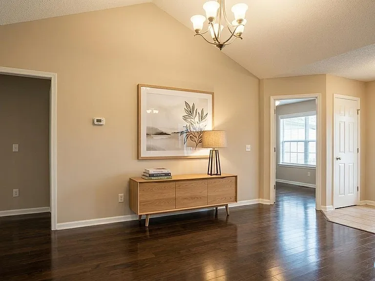102 W Kilburn Cir — Photo 7