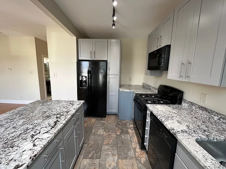 837 Highview St #2 — Photo 15