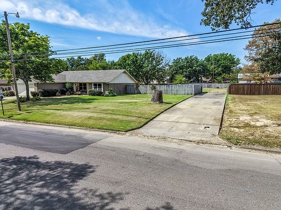 4th image of 1013 Texas St