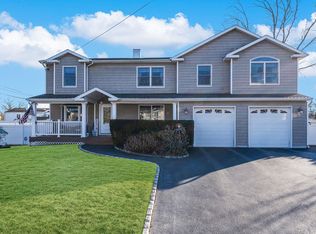 8 Remington Ave, Selden, NY 11784