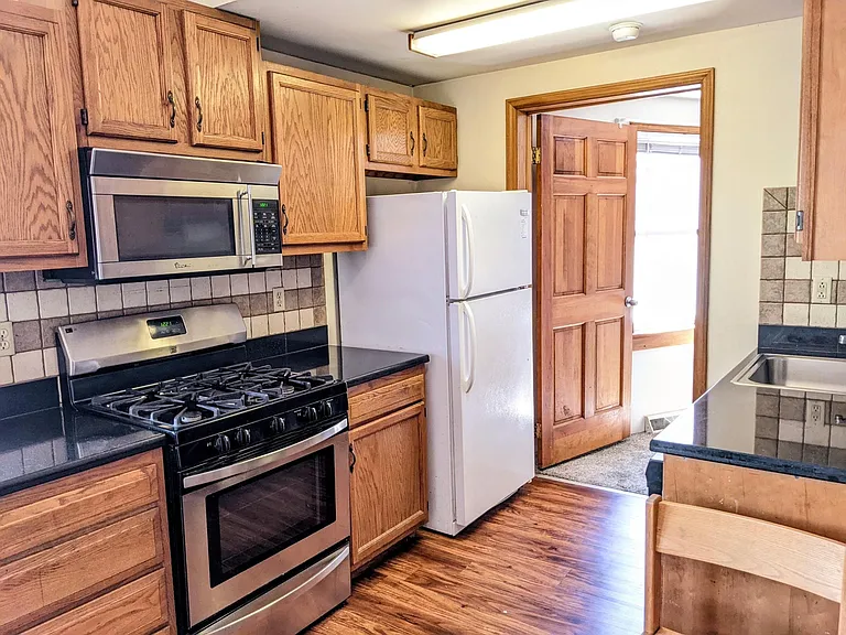11 Clinton Ave #5 — Photo 4