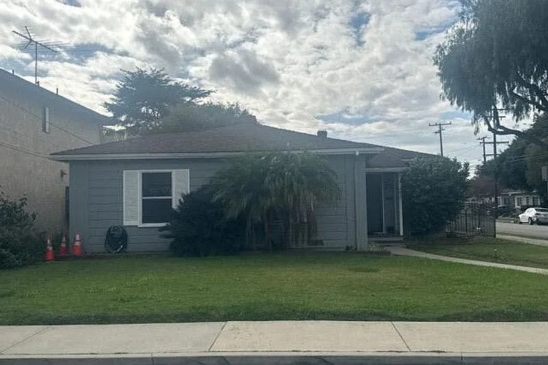 9700 Belmont St photo 1