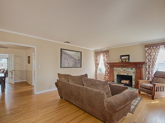 2nd image of 1564 N Grand Oaks Ave