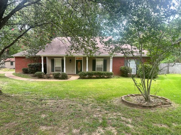 858 Canterbury Ct