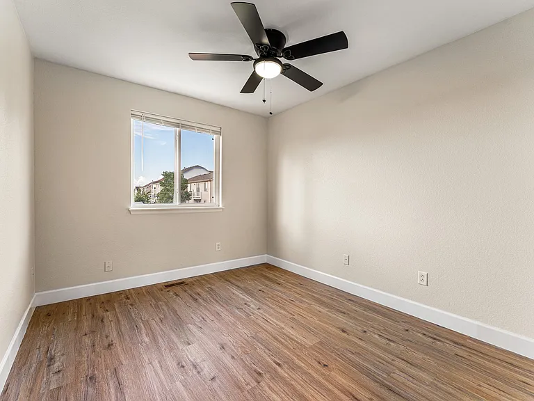 20675 E Kenyon Ave — Photo 15