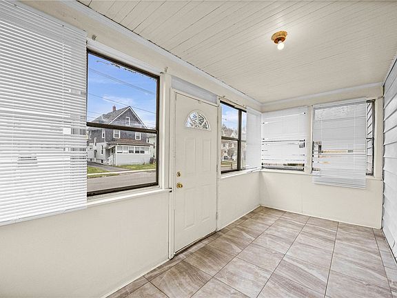 3rd image of 241 Avis St