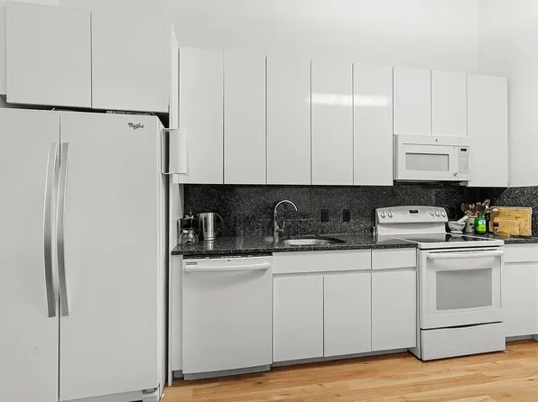 365 Knickerbocker Avenue image 1 of 6