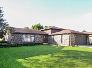 575 Mistic Harbour Ln, Schaumburg, IL 60193