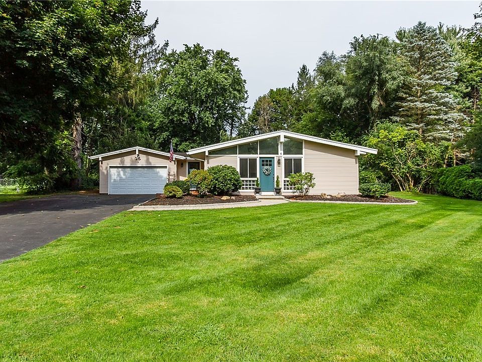 1st image of 6 Butternut Dr