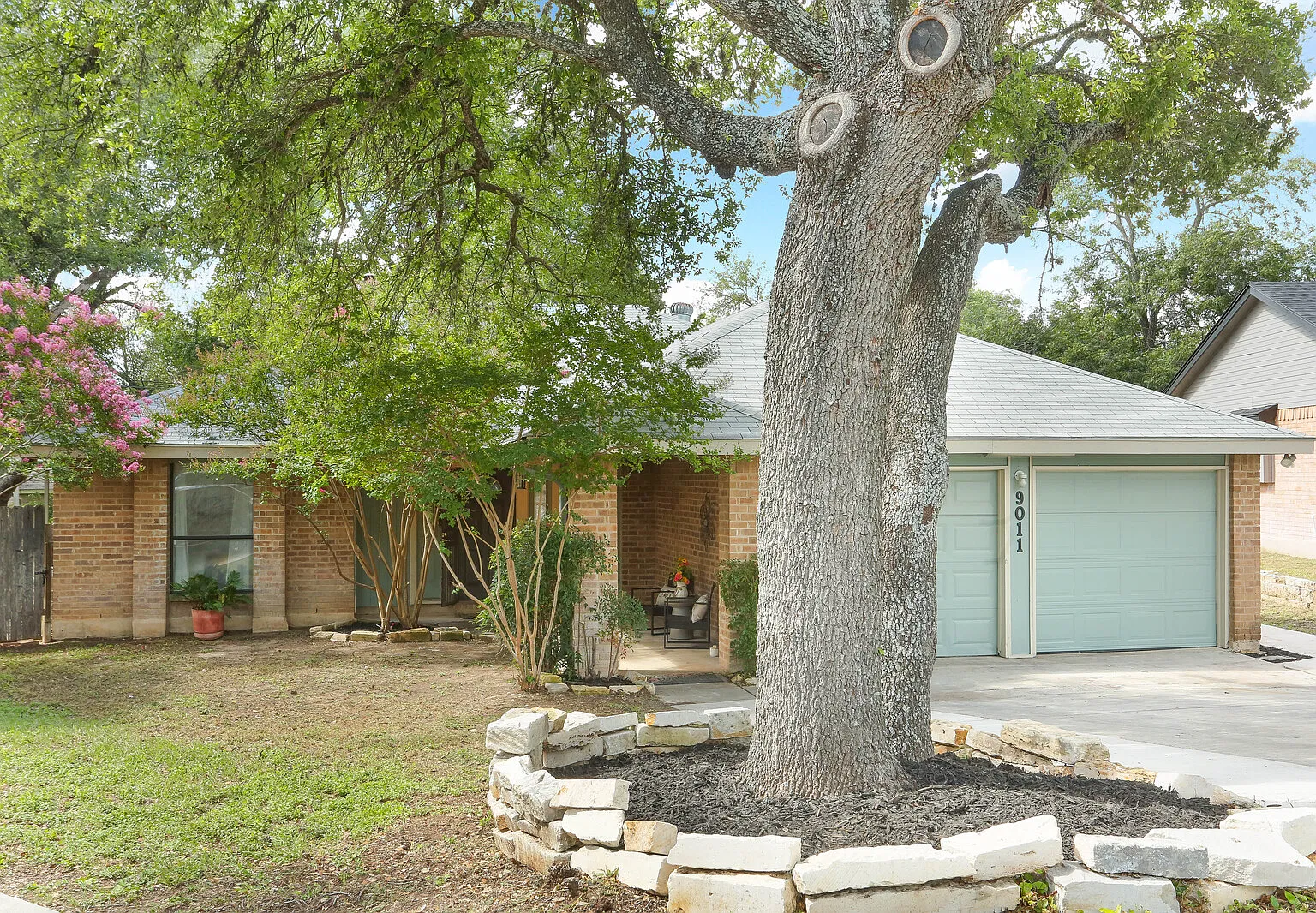 9011 Welles Way — Photo 2