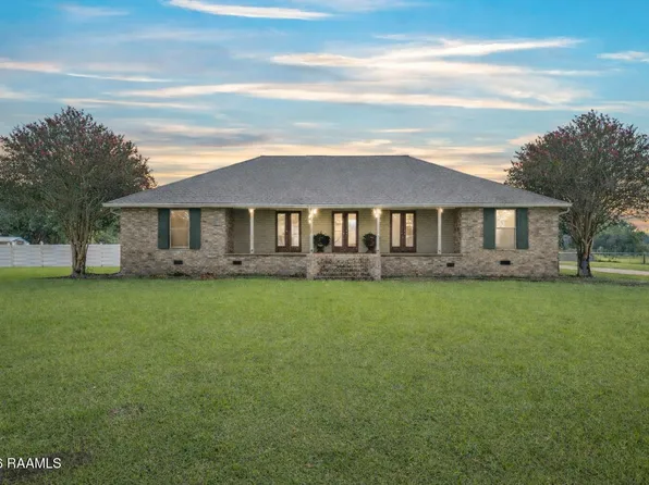 14337 Saint Elmo Rd, Erath, LA 70533