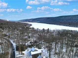 306 Lake Dr, Nesquehoning, PA 18240
