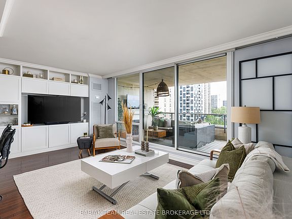 4th image of 50 Quebec Ave #705