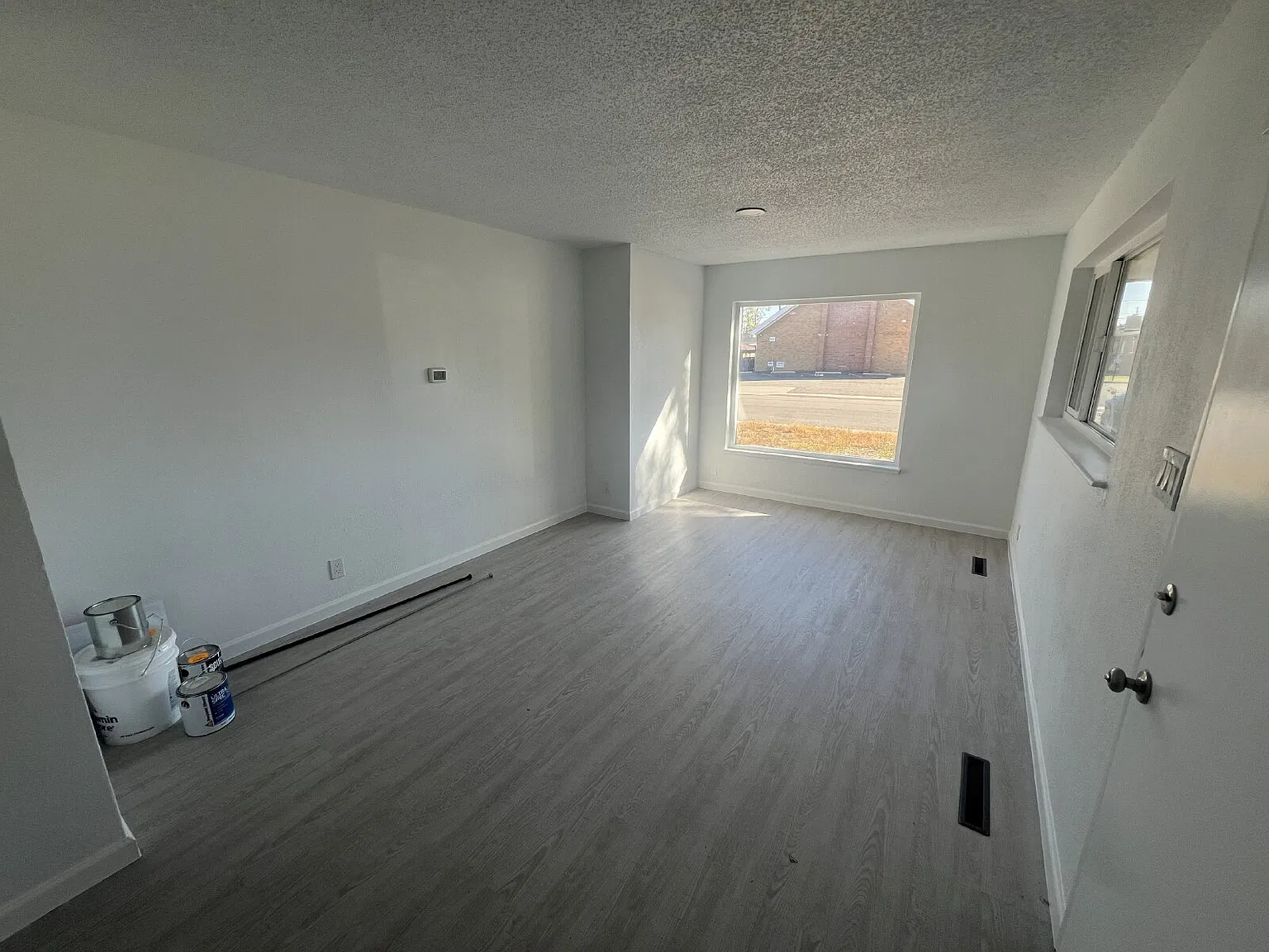 Charming 3-Bed 1-Bath Denver Home Available Now! — Photo 2