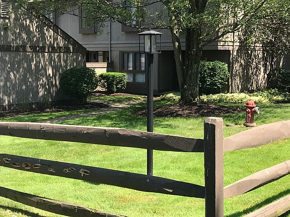 2nd image of 17521 Fairlawn Dr