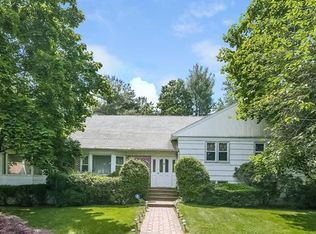 219 Stuart Dr, New Rochelle, NY 10804