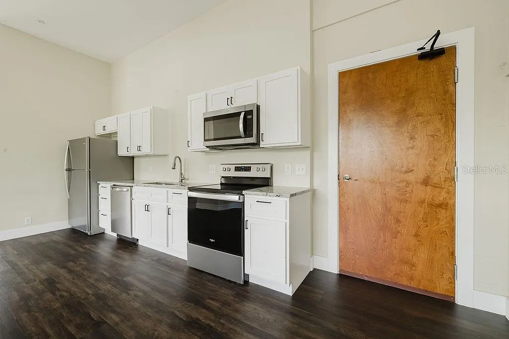 Studio, 1.0 bath, 500 sqft, $1,700 — Photo 3