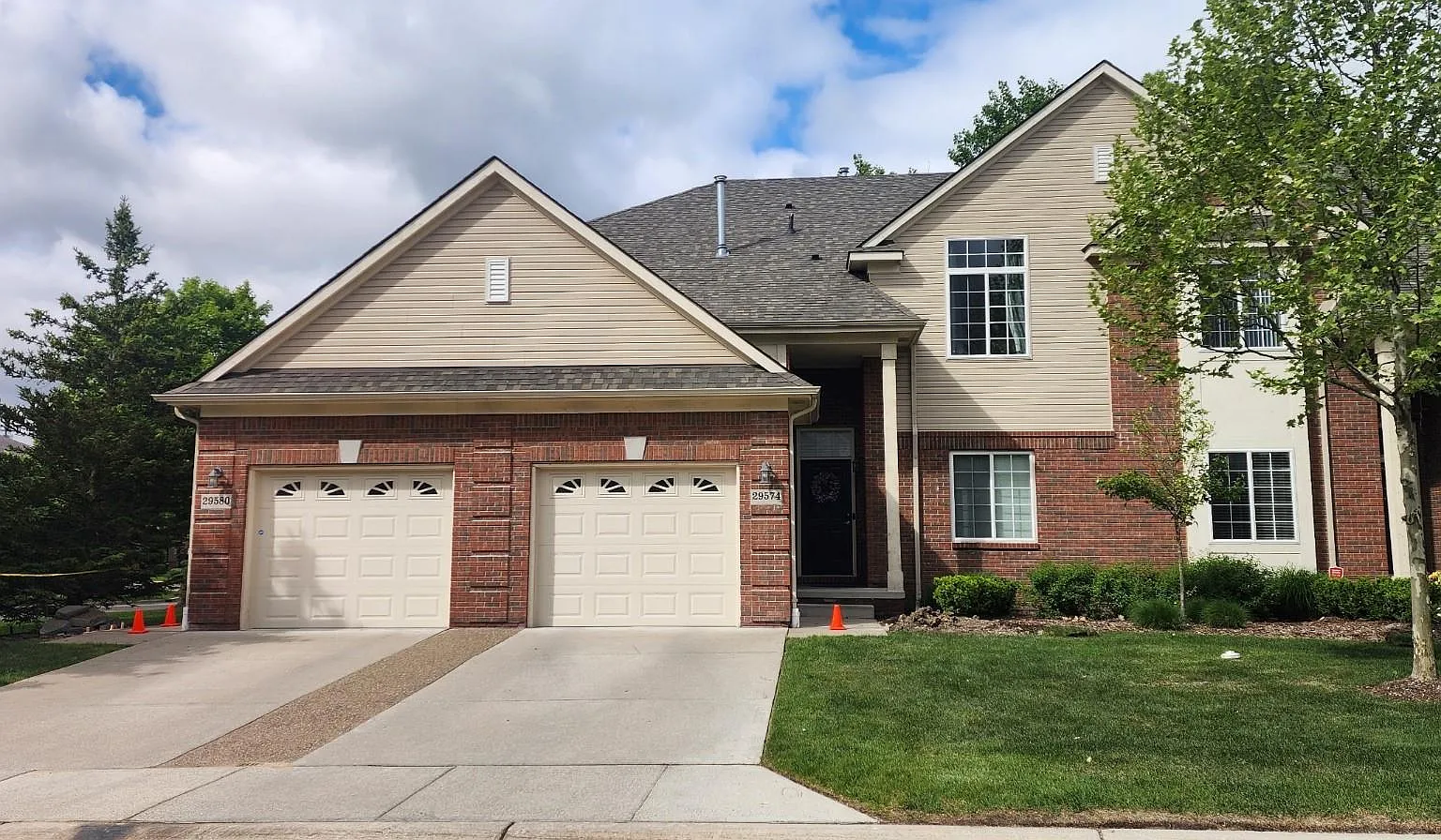 2 bed, 2.0 bath, 1393 sqft, $2,000 — Photo 1