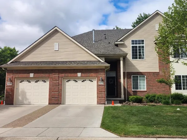 29574 Woodpark Cir, Warren, MI 48092