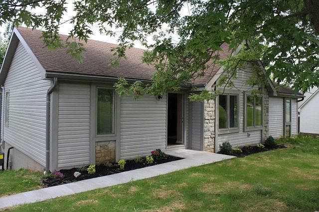 1st image of 144 Carlton Dr