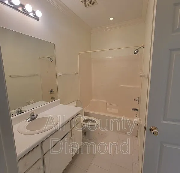 2617 Cypress St — Photo 7