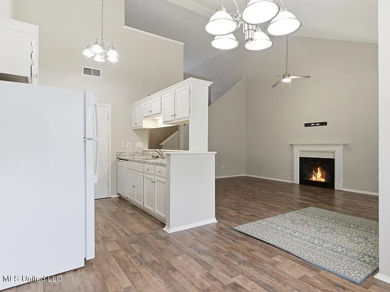 2387 Trafalgar Dr — Photo 9