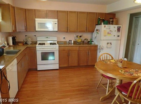 3rd image of 906 N Amelia St