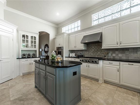 4th image of 5982 Arrowhead Dr