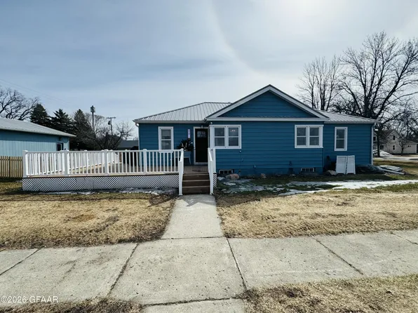 219 N Main St, McVille, ND 58254