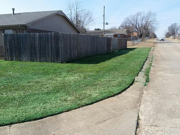 3rd image of 302 Liza Ln
