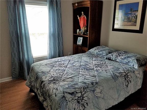 5th image of 716 Evergreen Ct