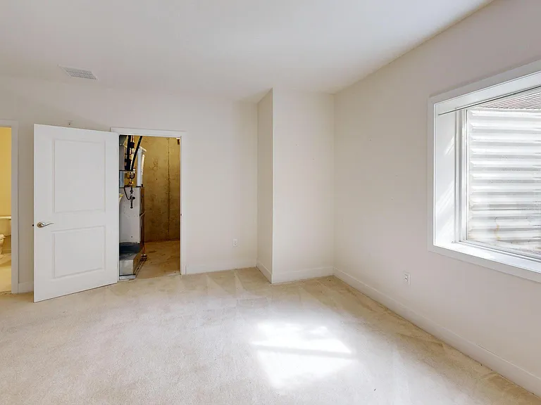 909 Lakeview Ct #909 — Photo 16