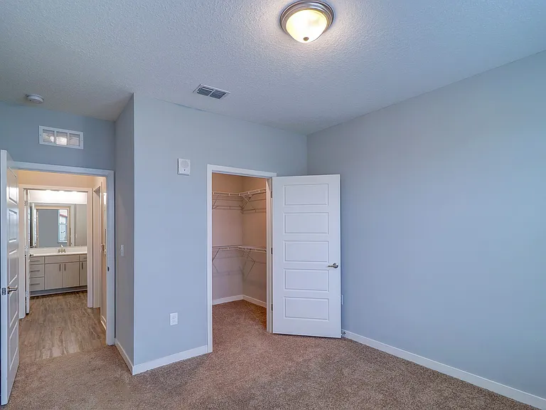 Nexus Brandon Apartments — Photo 78
