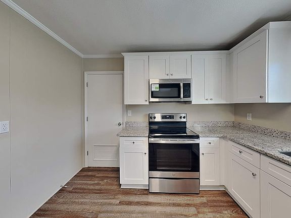 3rd image of 91 Hillcrest Ave SE #1