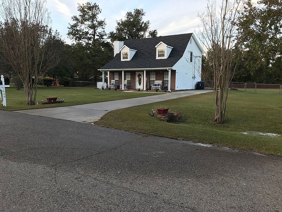 2nd image of 1609 Pine Ridge Dr N