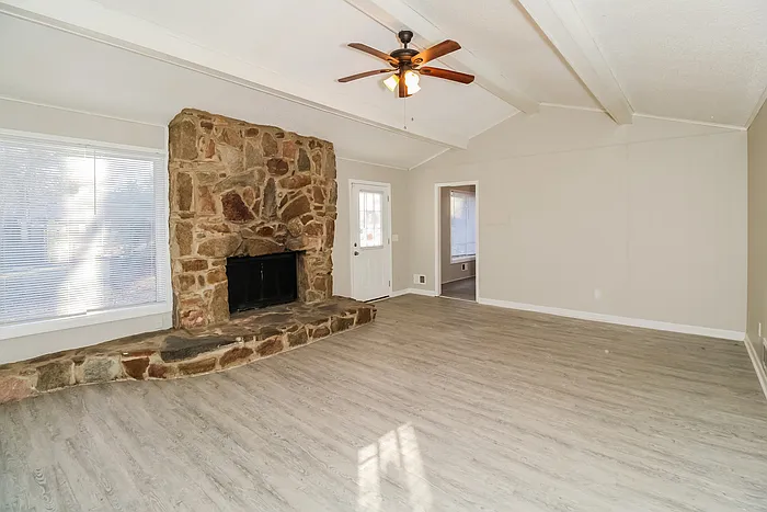 4 bed, 2.0 bath, 1972 sqft, $2,045 — Photo 3