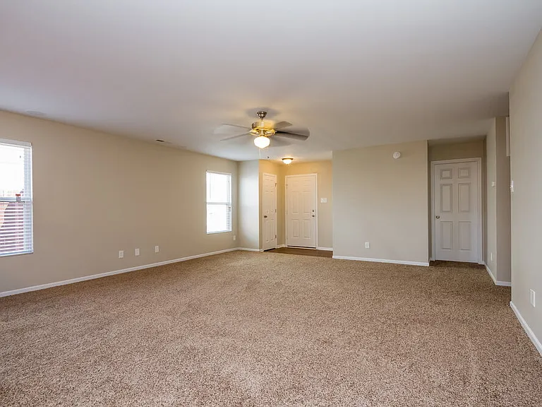10714 Gathering Dr — Photo 3