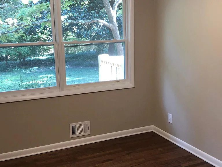 3211 Howell Dr SE — Photo 3