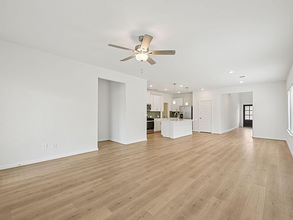5th image of 380 Sunrise Ranch Dr