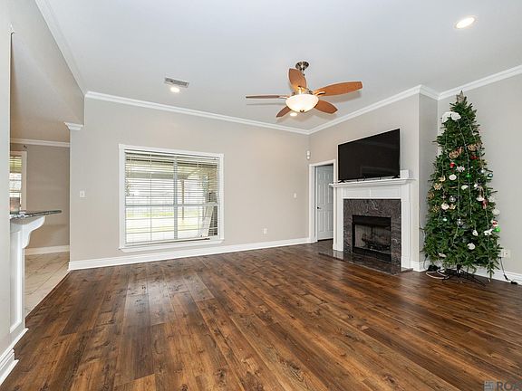 4th image of 35984 Norfolk Ave