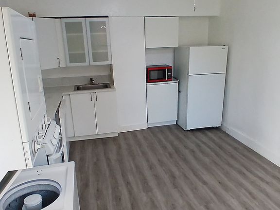 2nd image of 3913 Glen Ave APT 1
