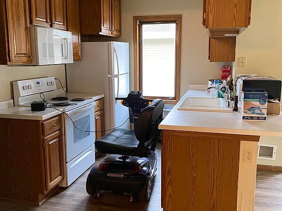 3rd image of 125 Oconomowoc Sq