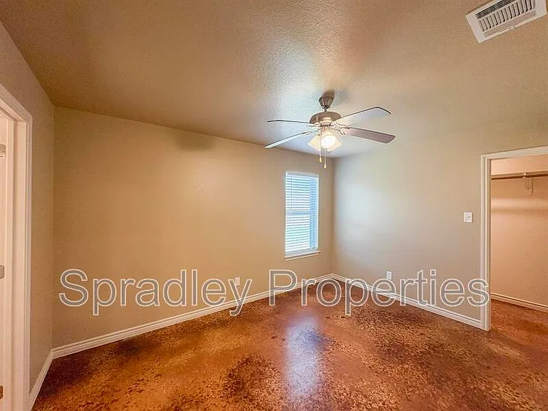 1004B Kerr Ct — Photo 9