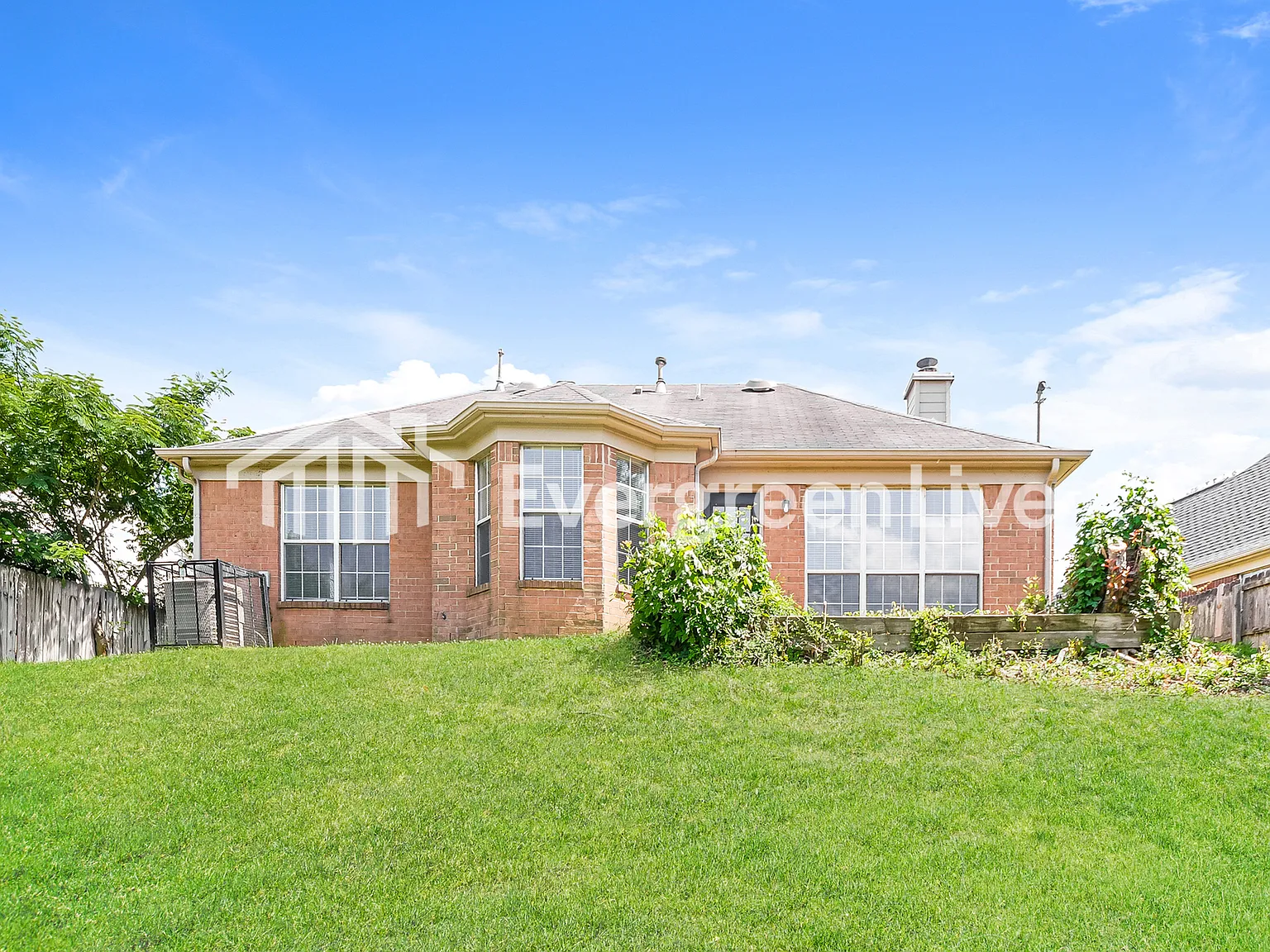 3 bed, 2.0 bath, 1500 sqft, $1,545 — Photo 3