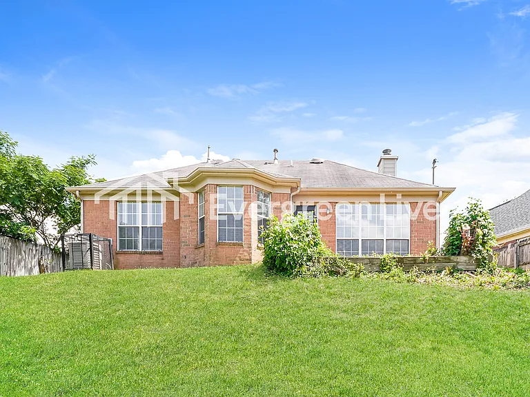 8992 Gracie Ln — Photo 3