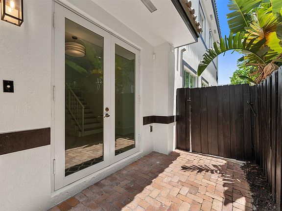 3rd image of 610 SW 10th Street #610