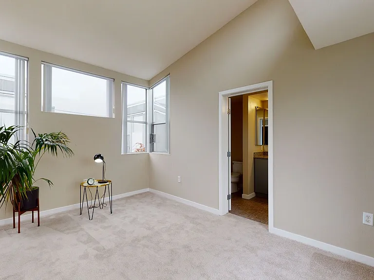 5540 Doyle St — Photo 25